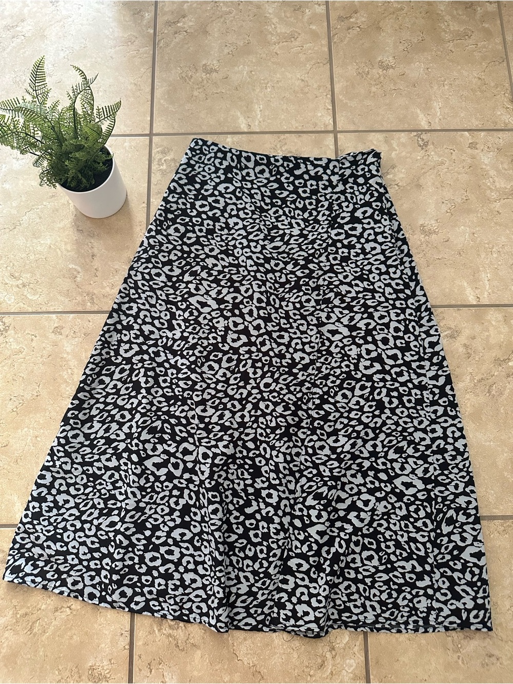 BLACK LEOPARD MIDI SKIRT